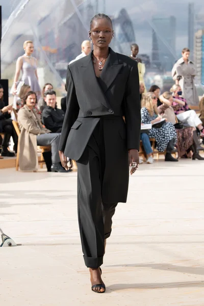 Look 28